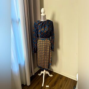 Chocolaté and Royal Blue silk like kapri pant w covering in front and back.